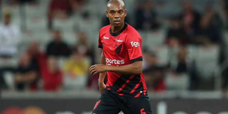 Fernandinho é uma das referências do Furacão - Foto - Heuler Andrey - GettyImages