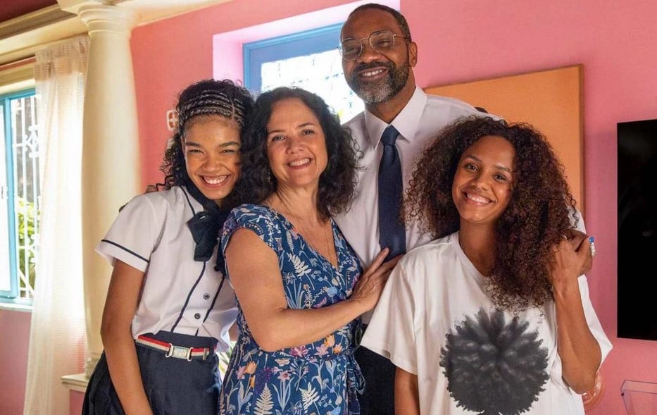 Tati (Bia Santana), Doralice (Tereza Seiblitz), Lindomar (MV Bill) e Madá (Jéssica Ellen) em Volta por Cima (Foto: Reprodução / Globo)