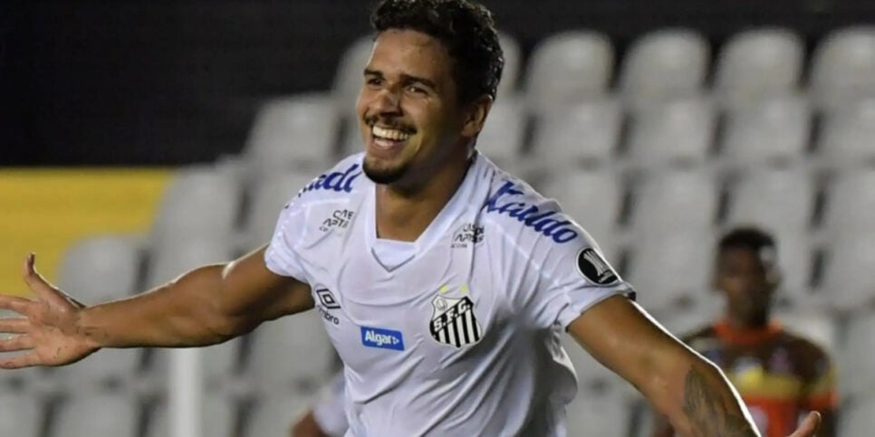 Lucas Veríssimo engana Santos e arma retorno triunfal em rival (Foto:  Divulgação/Libertadores)