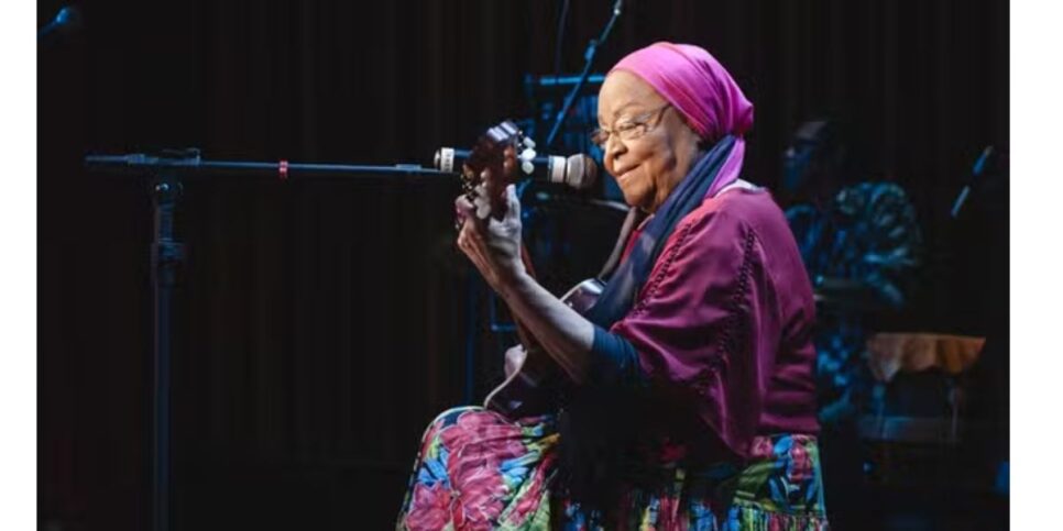 Dona Jandira falece as 85 anos. Cantora é um ícone do Samba (Foto: Vitor Maciel)