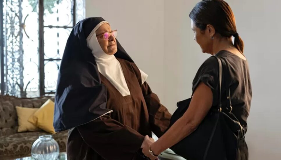 Freira é cúmplice de Mércia, mas Luma descobre segredo obscuro (Foto: Reprodução/ Divulgação, TV Globo/ Manoella Mello)