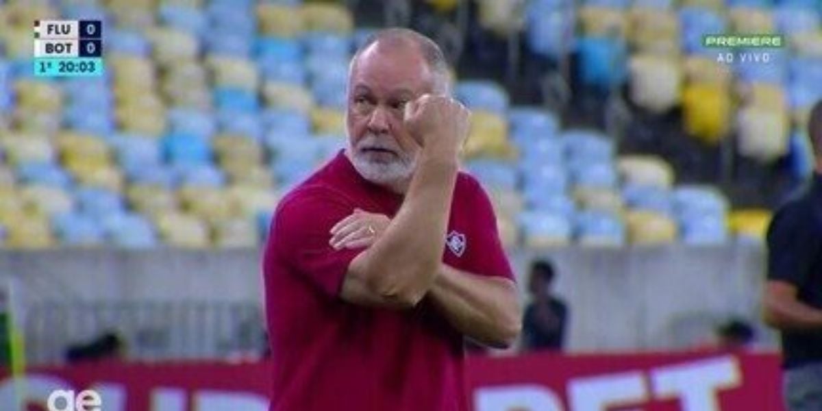 Mano Menezes mandando a 'Banana' pros torcedores (Reprodução: Premiere/Globo)