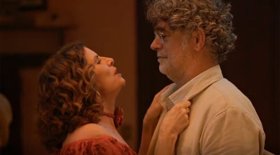 Deodora (Débora Bloch) e Ariosto (Eduardo Moscovis) são dupla de vilões com final não divulgado em resumo (Foto: Reprodução/ Divulgação, TV Globo)