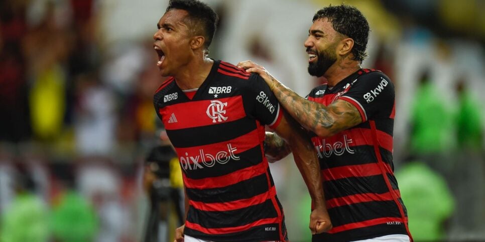 Alex Sandro marcou gol da vitória do Flamengo contra o Corinthians | Foto: Gilvan de Souza e Marcelo Cortes / CRF