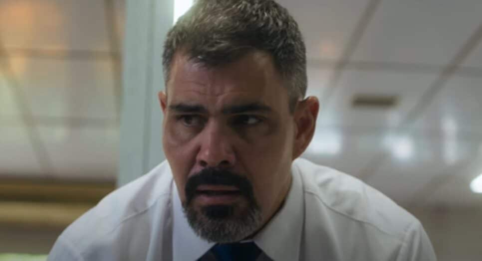 Volta Por Cima: Jayme descobre dinheiro roubado por Osmar e Tereza aceita suborno (Foto: Reprodução/ TV Globo)