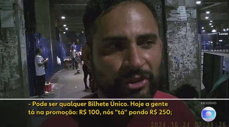 Os fraudadores vendem as passagens irregulares sem qualquer tipo de constrangimento (Foto Reprodução/SP2/Globo)