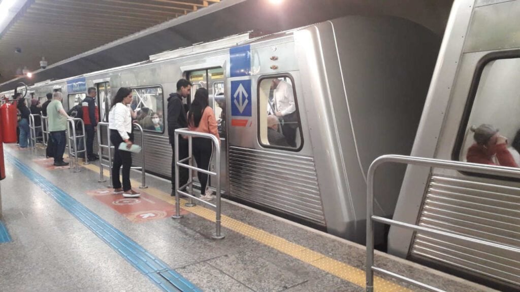 Metrô- SP irá oferecer transporte gratuitos para alunos que se dirigirem para fazer a prova do ENEM (Foto Reprodução/Internet)