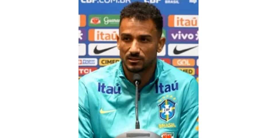 Danilo durante coletiva (Foto: Reprodução / CBF)