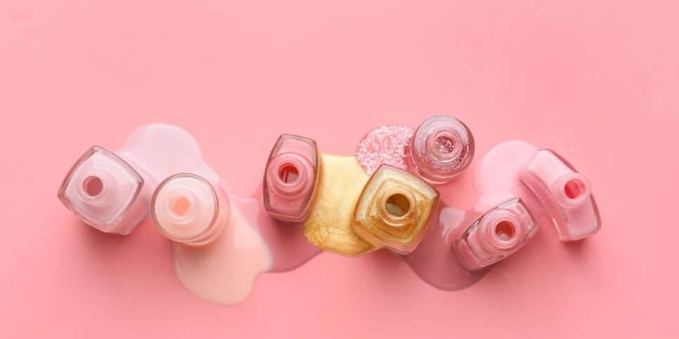 Esmaltes rosas (Foto: Canva)