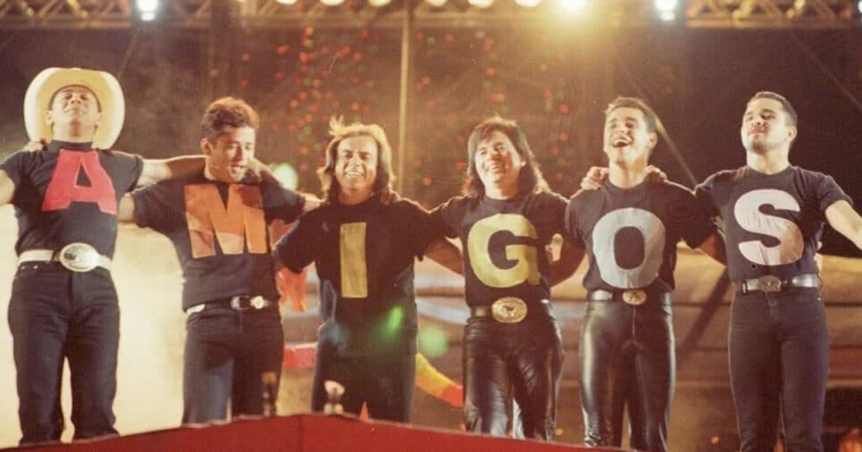 1ª formação de amigos, junto com Leandro, Leonardo, Chitãozinho, Xororó, Zezé di Camargo e Luciano (Foto: Acervo/Globo)