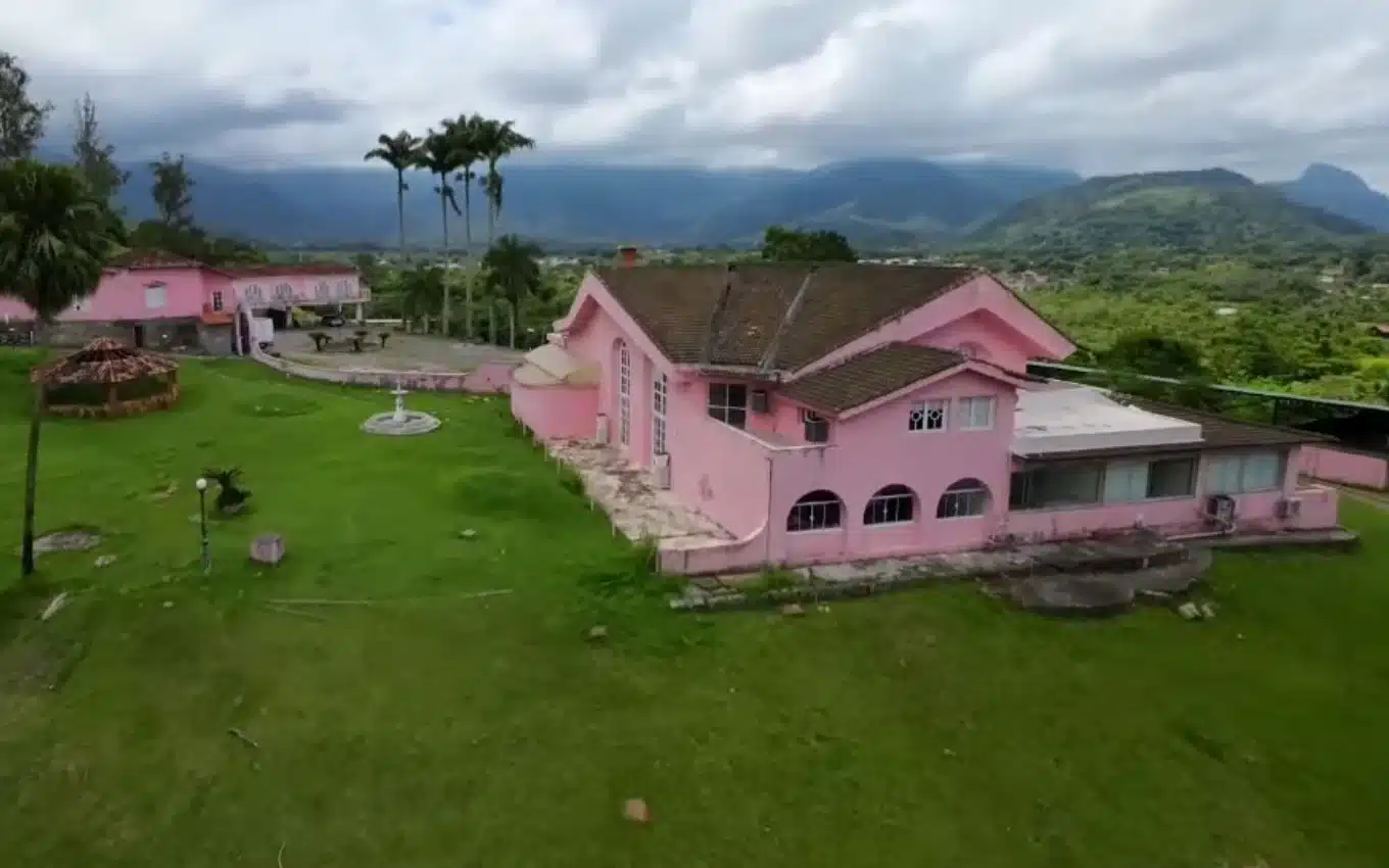 Casa Rosa onde Xixa morou por 15 anos - Foto: Internet