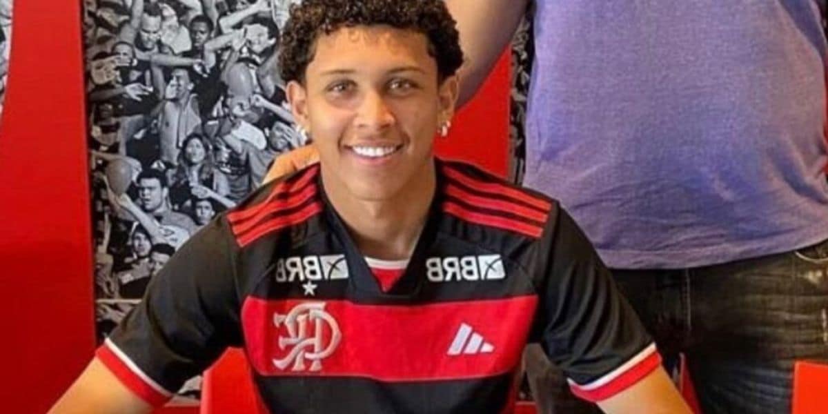 Lucas Vieira tem apenas 17 anos de idade (Reprodução: X/Flamengo)