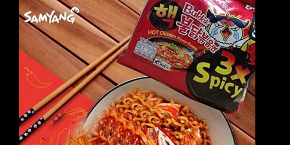 Samyang teve linhas de macarrão proibidos na Dinamarca (Foto Reprodução/Amazon)