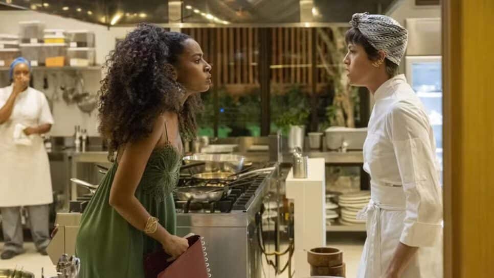 Mania de Você: Viola tira satisfação com Luma sobre roubo de livro de receitas (Foto: Reprodução/ TV Globo)