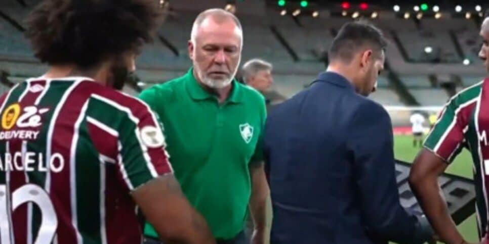 Mano e Marcelo discutem em campo - (Foto: Internet)