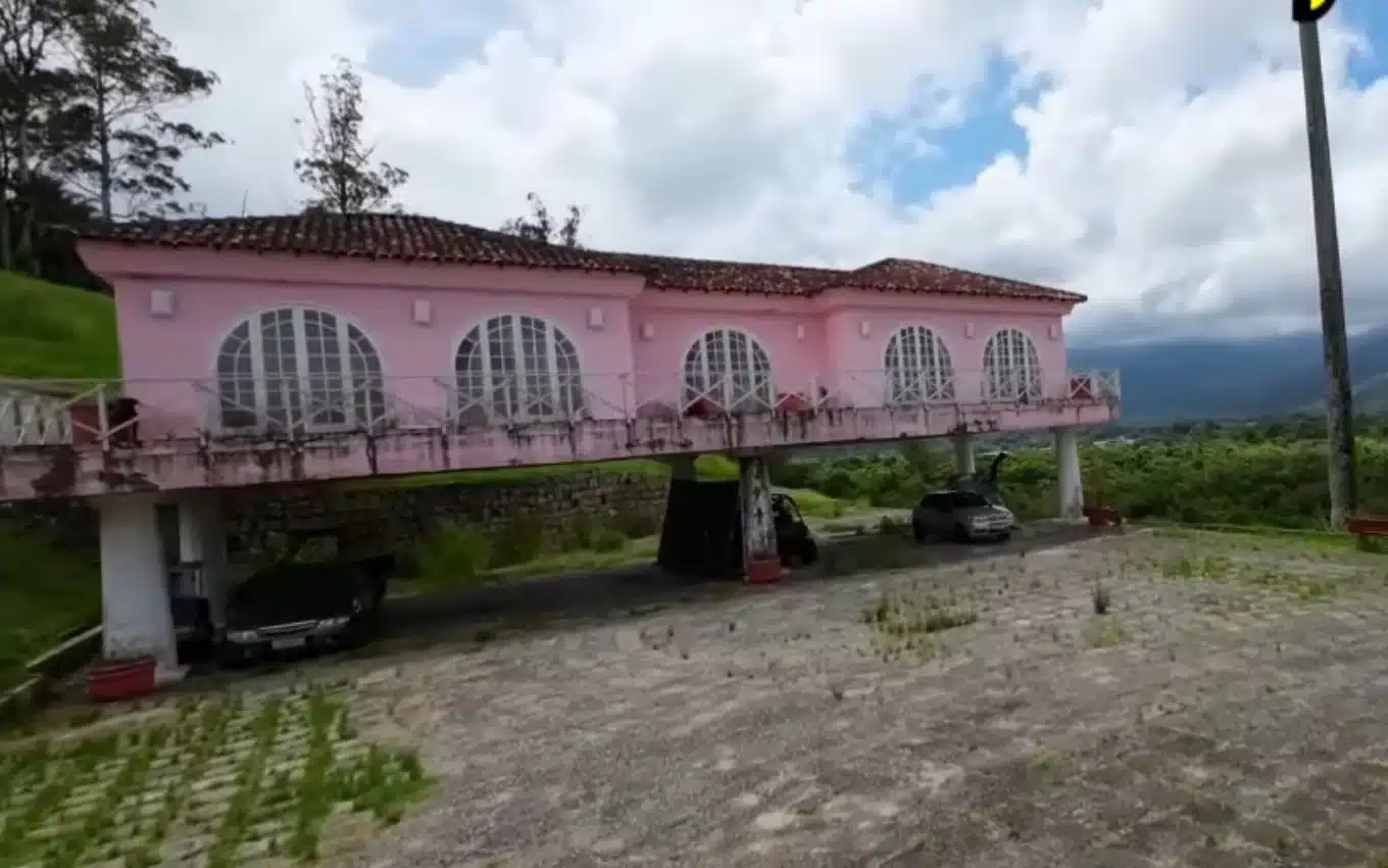 Casa Rosa onde Xixa morou por 15 anos - Foto: Internet