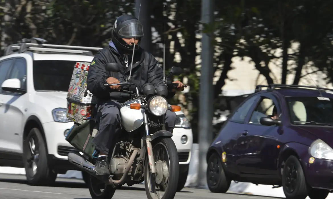 Motociclistas no trânsito de São Paulo (Foto: Reprodução/ Internet)