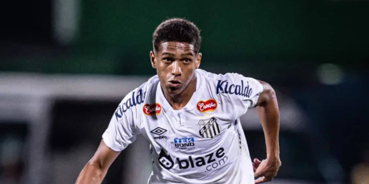 Lateral-esquerda Souza, do Santos, está na mira do São Paulo (Foto: Raul Baretta/ Santos FC)