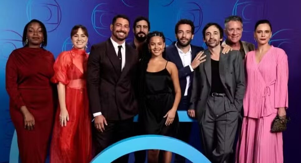 Elenco de Vale Tudo em noite de divulgação do canal (Foto: Reprodução/ Divulgação)