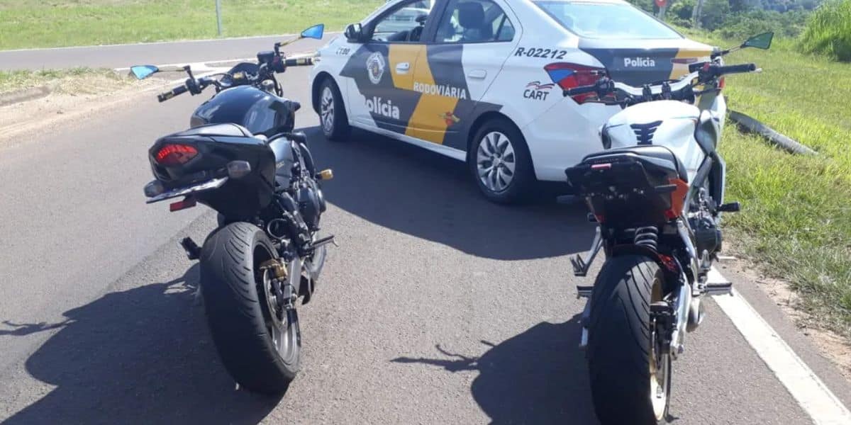 Motos com a placa levantada levam multa gravíssima (Reprodução: Polícia Rodoviária)