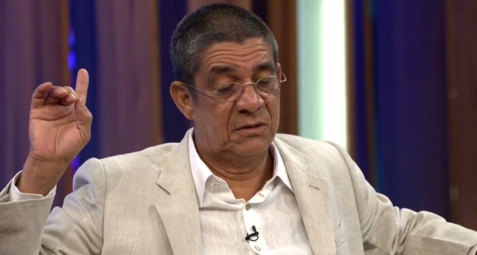 Zeca Pagodinho deixa segurança perplexo: "Vou visitar a Beth" (Foto: Reprodução/ Globoplay)